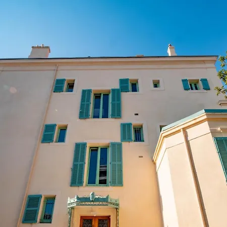 Hostel Banana's Camp Cannes