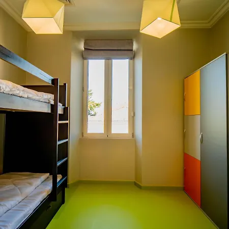 Hostel Banana's Camp Cannes